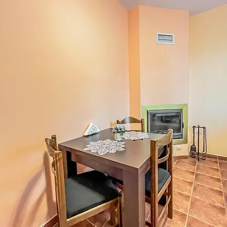 Fireplace Near Bus & Train Station דירה בנסקו