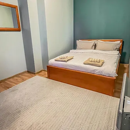 Fireplace Near Bus & Train Station Apartman *