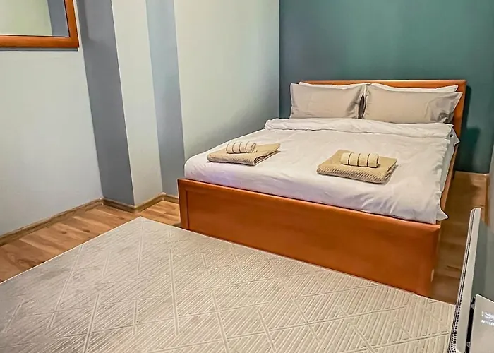 Fireplace Near Bus & Train Station 아파트 *