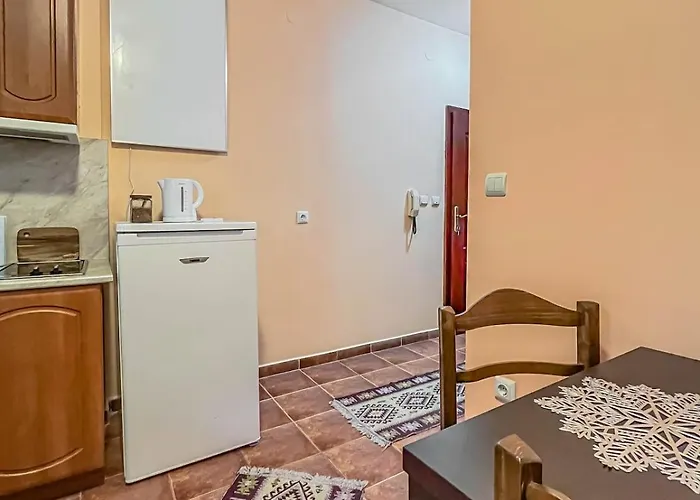 Fireplace Near Bus & Train Station 아파트