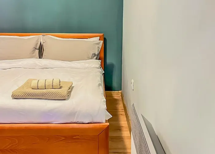 Fireplace Near Bus & Train Station 아파트 *