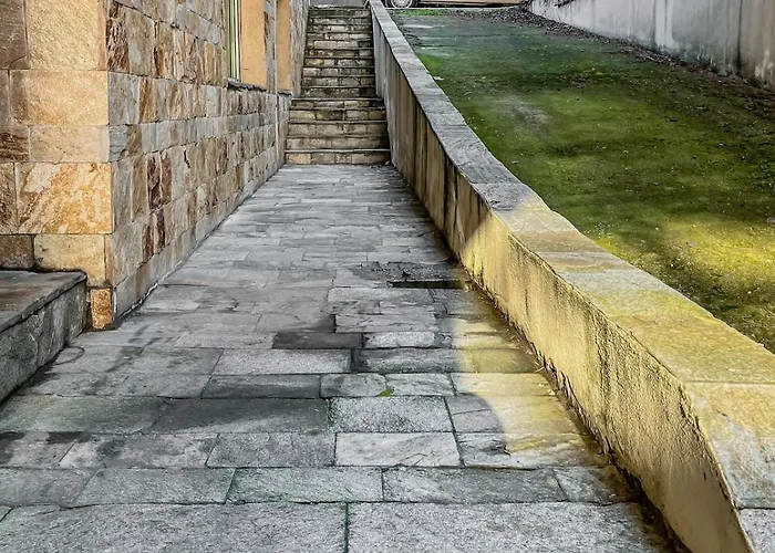 Fireplace Near Bus & Train Station 아파트