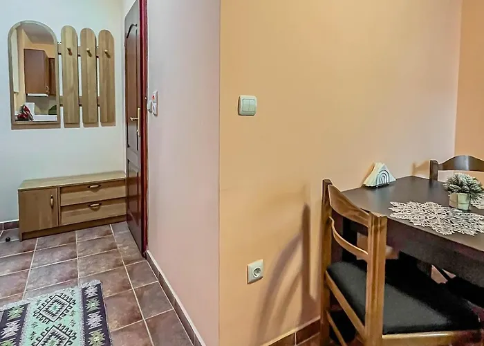 Fireplace Near Bus & Train Station 아파트